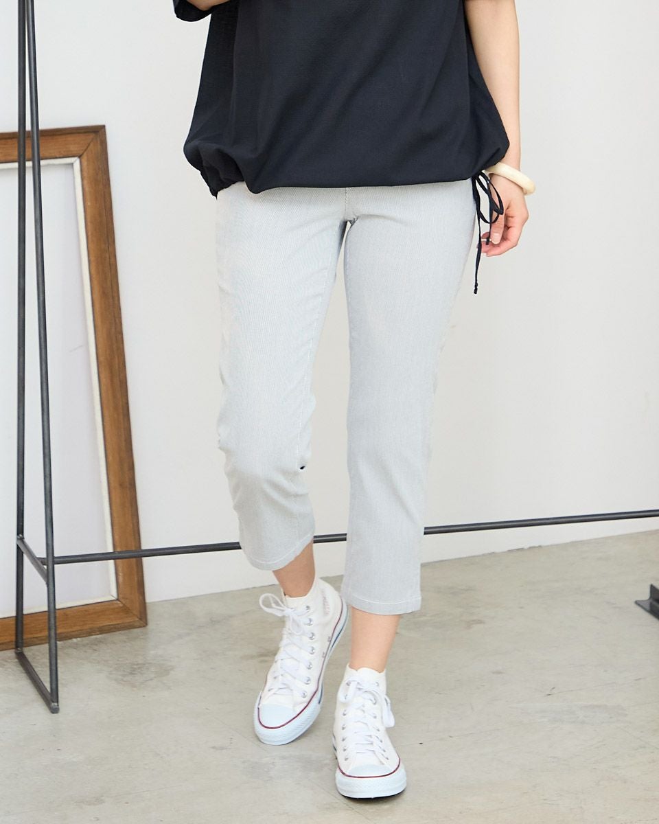 テーパードパンツ