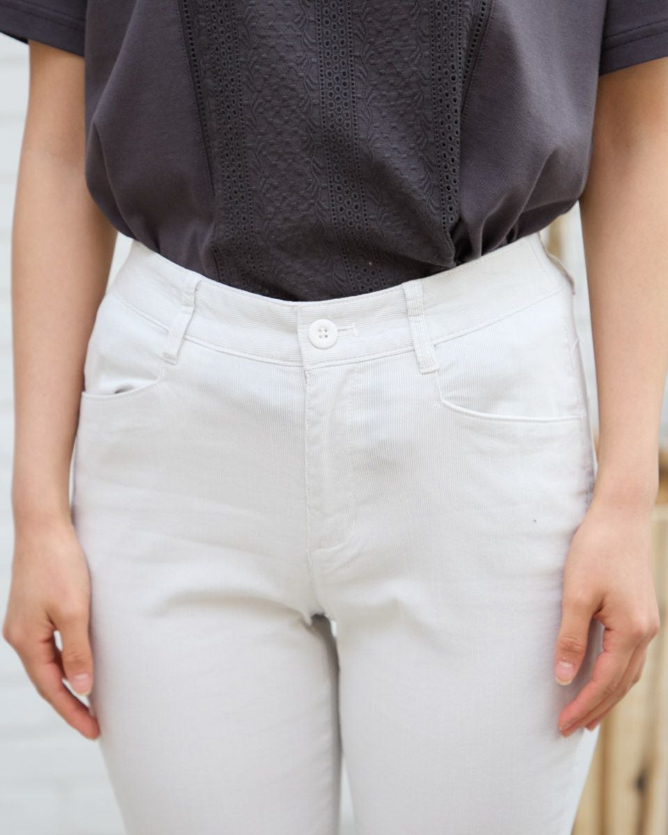 テーパードパンツ