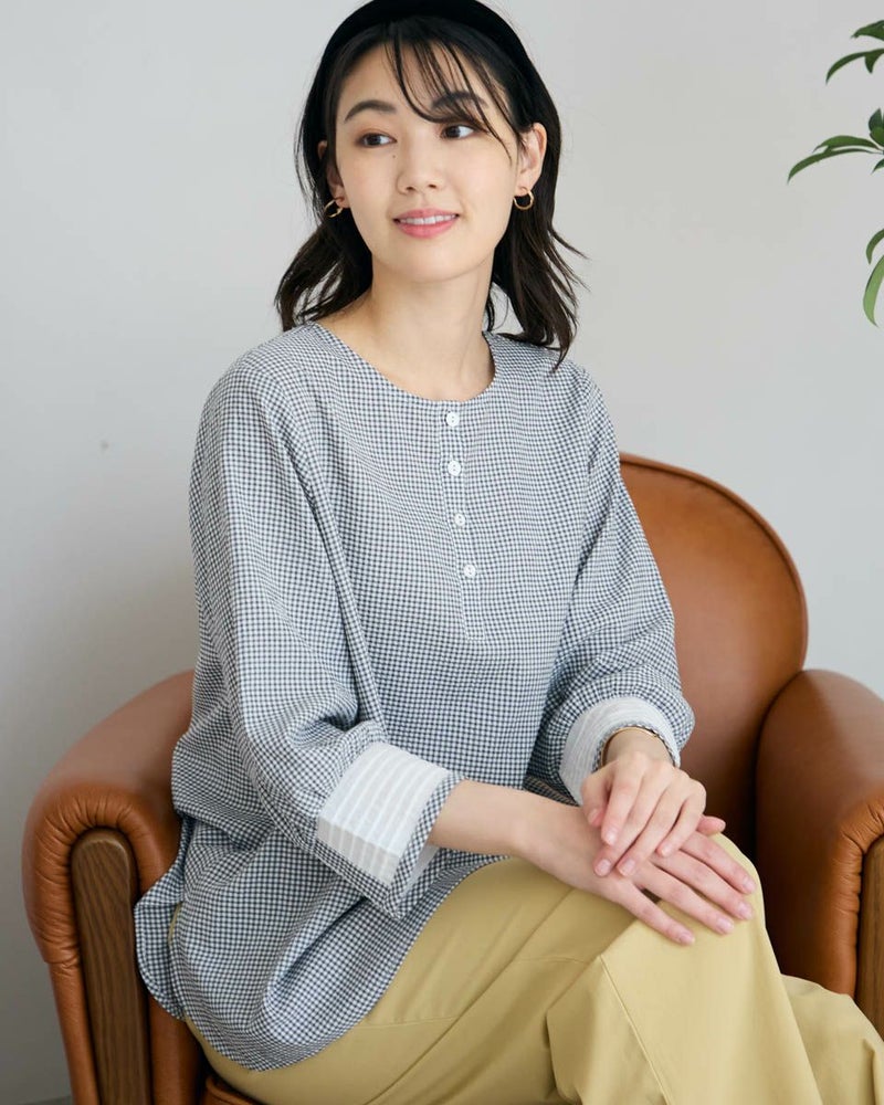 クルーネックチェックブラウス