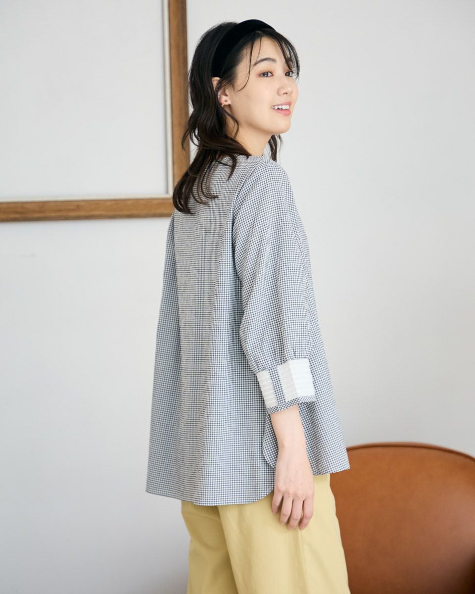 クルーネックチェックブラウス