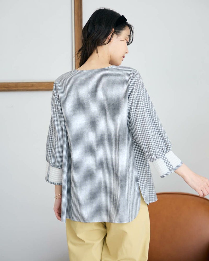 クルーネックチェックブラウス