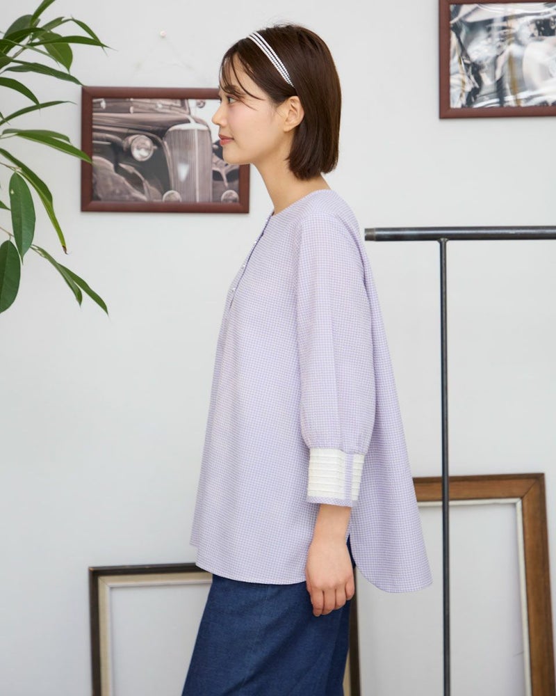 クルーネックチェックブラウス