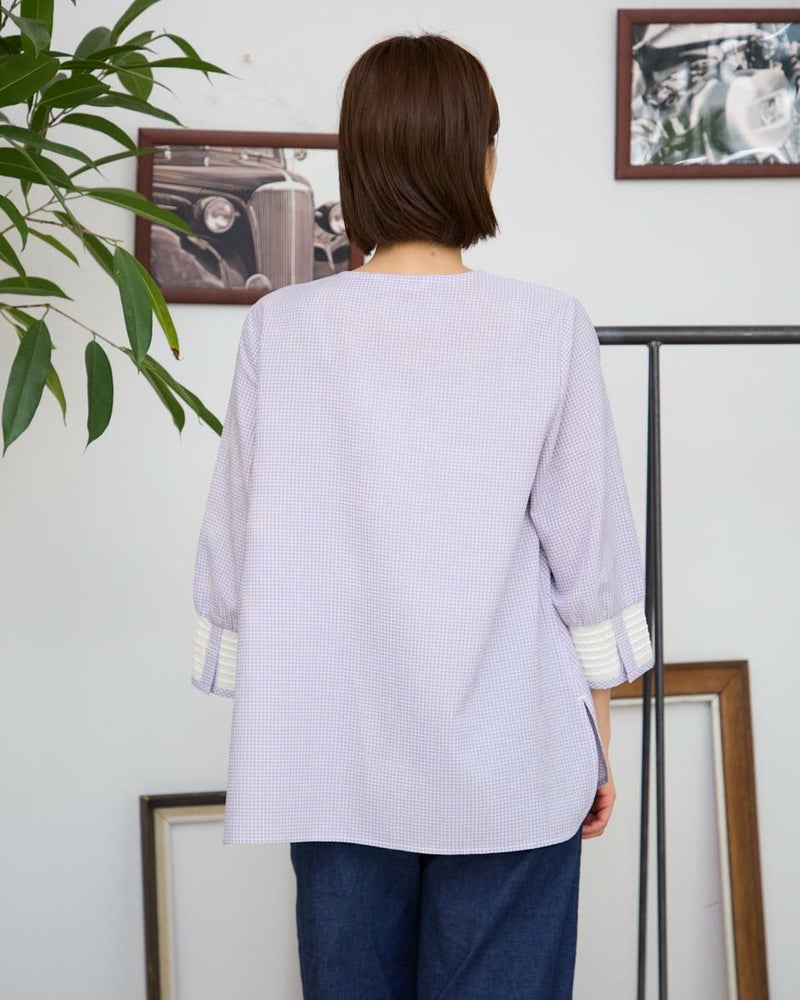 クルーネックチェックブラウス