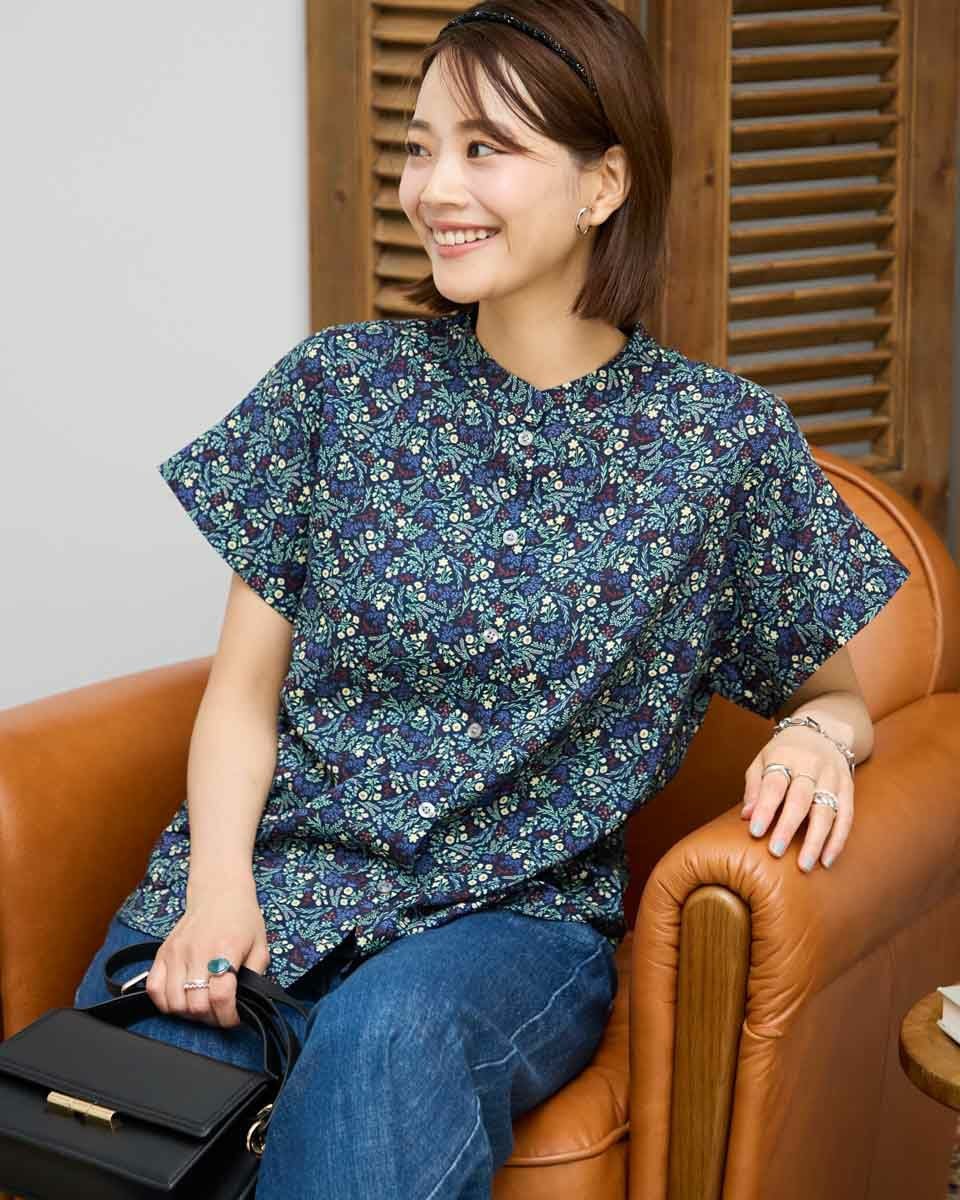 小花プリントシャツ