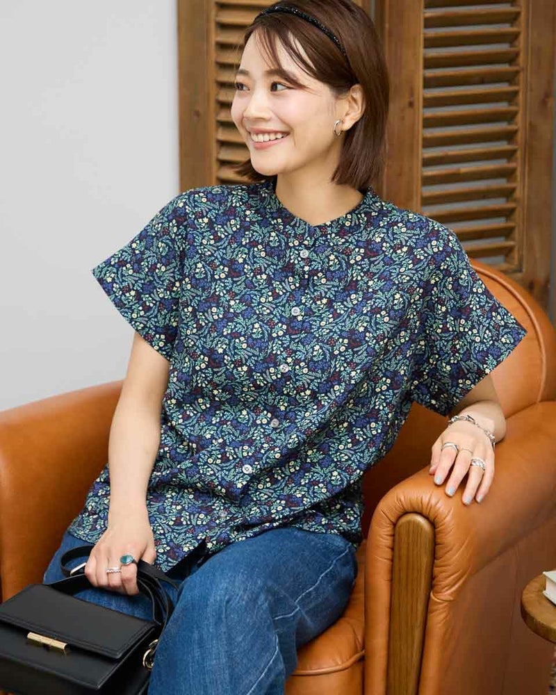 小花プリントシャツ