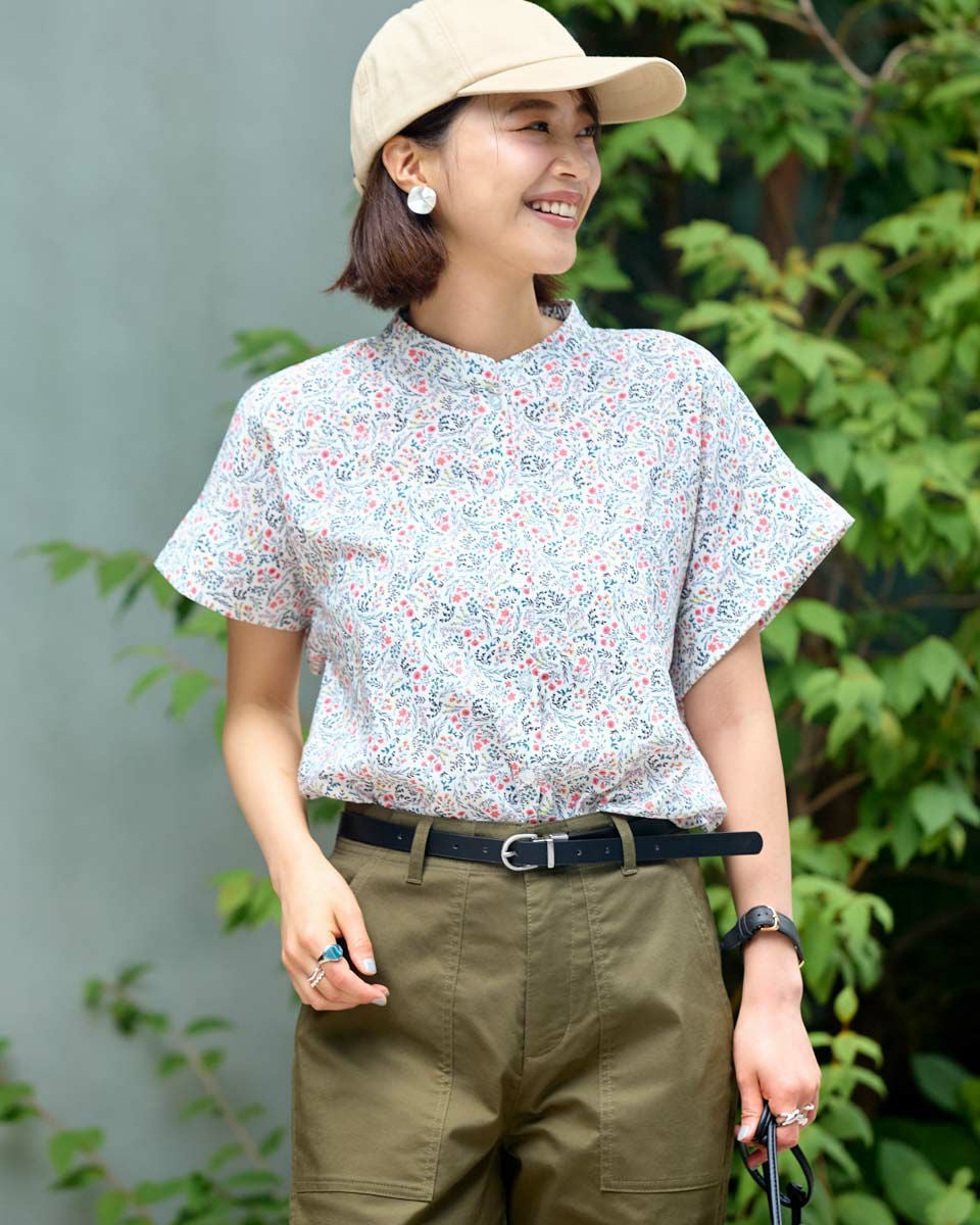 小花プリントシャツ