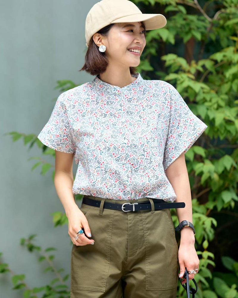 小花プリントシャツ