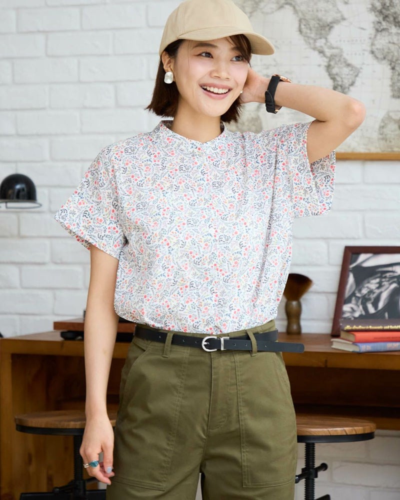 小花プリントシャツ