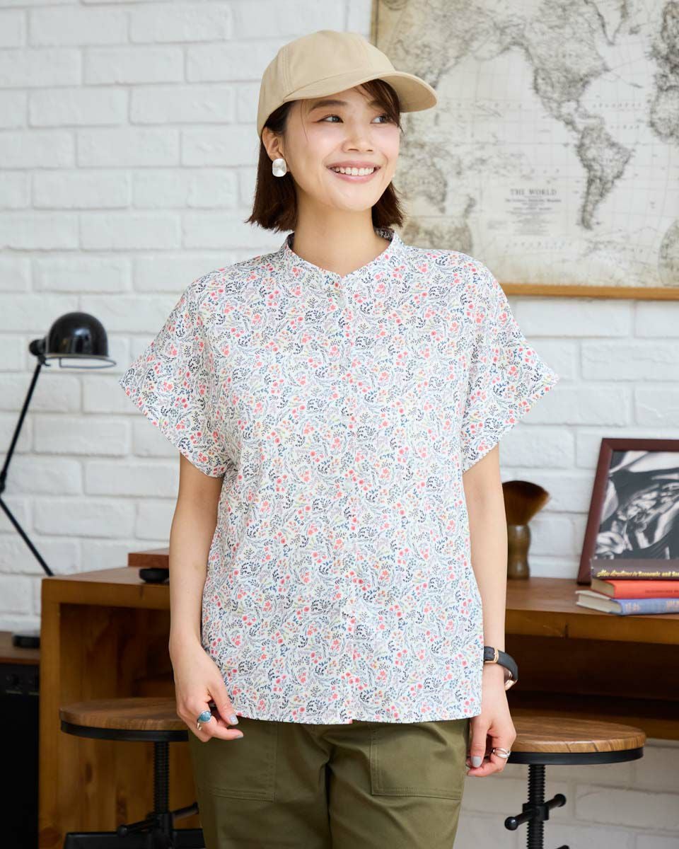 小花プリントシャツ
