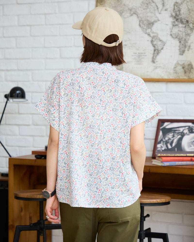 小花プリントシャツ