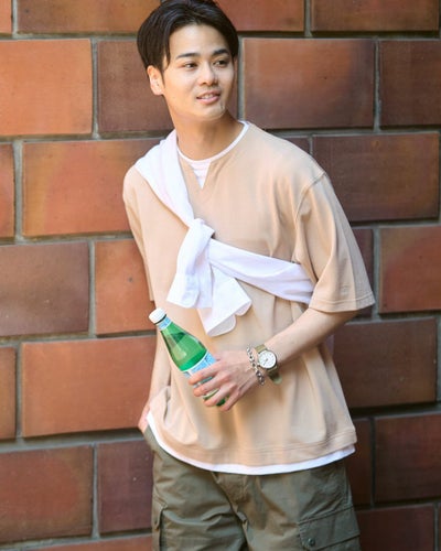 キーネックＴシャツ