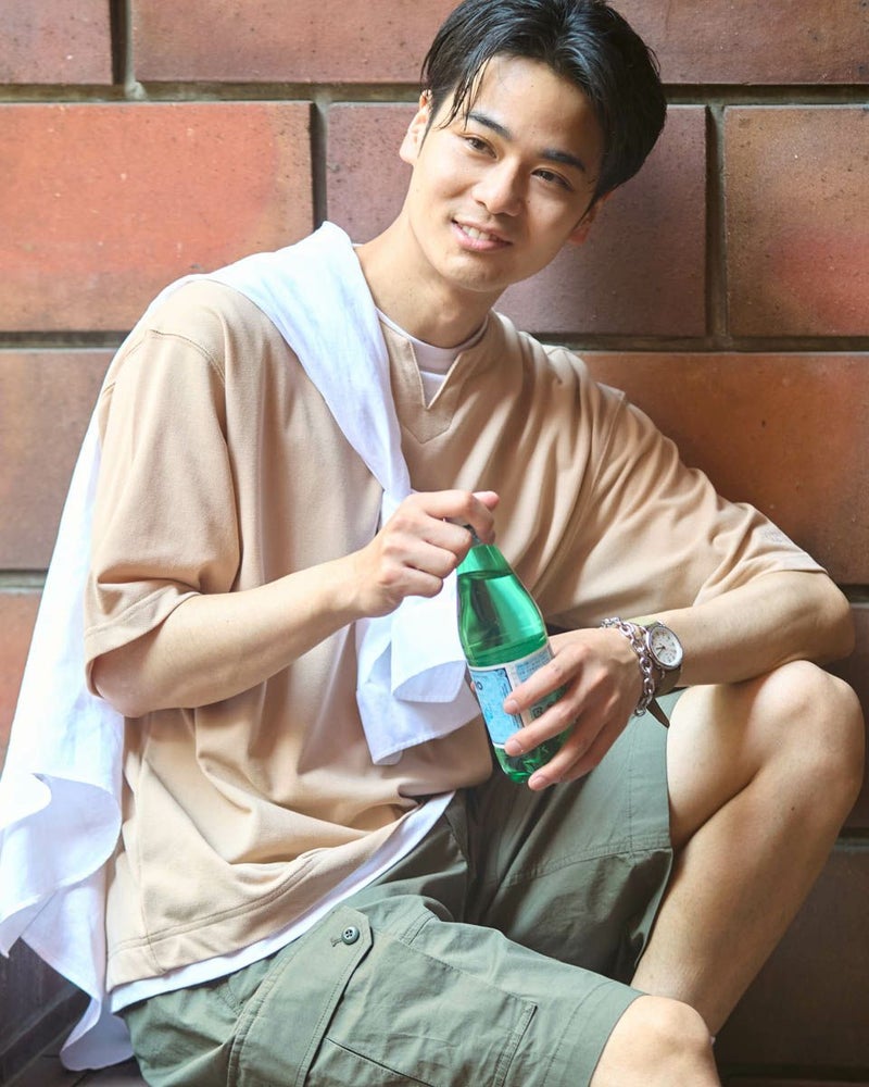 キーネックＴシャツ