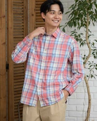 チェックシャツ