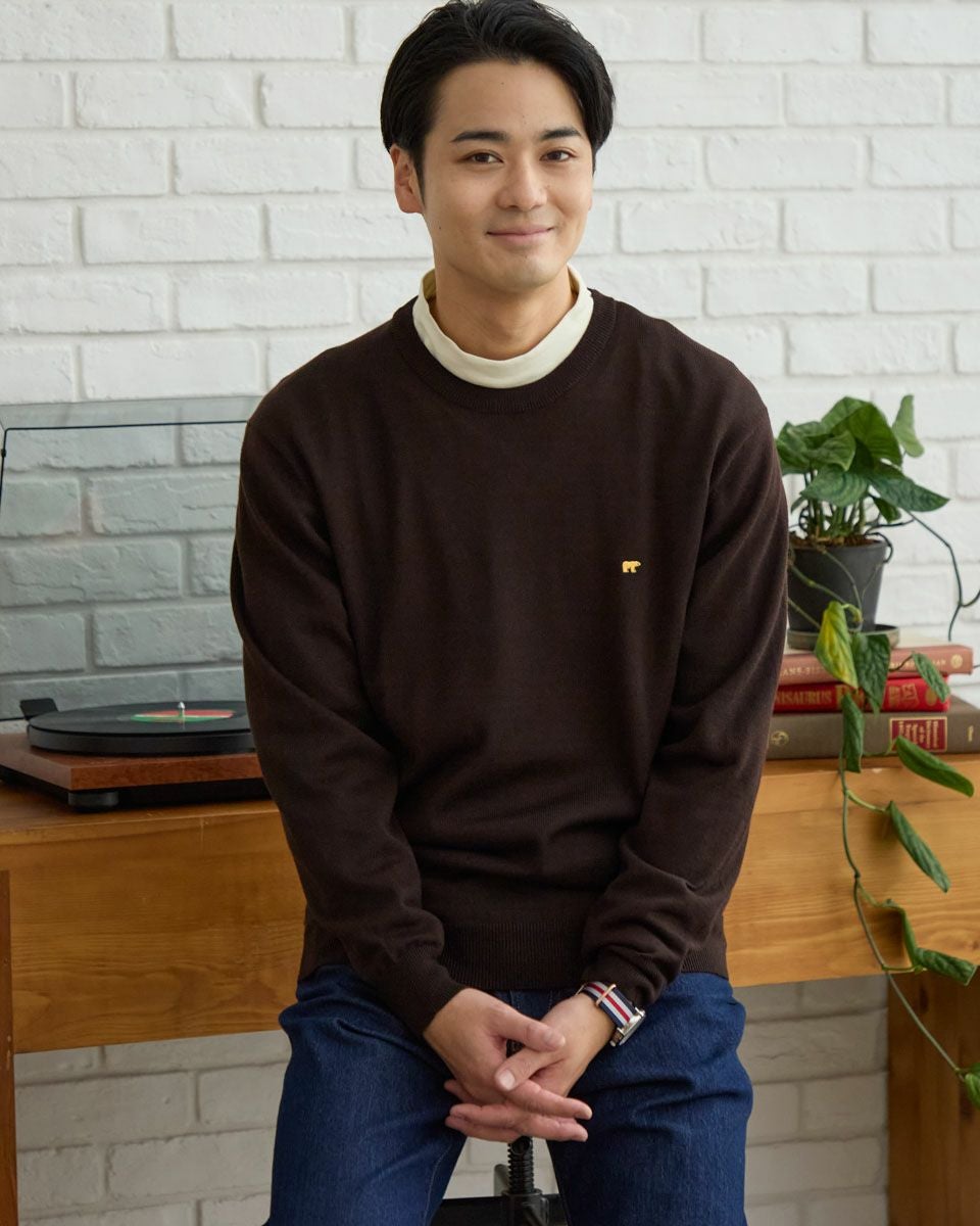 無地クルーネックニット