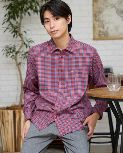 チェックシャツ