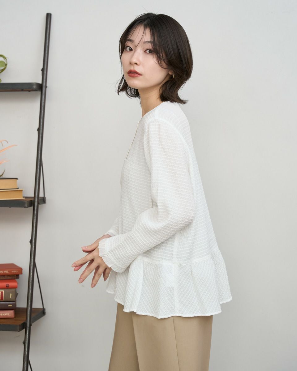 VIVIANOゴールドラッフルブラウス VIVIANOゴールドラッフルブラウスの通販 by ◎｜ラクマ
