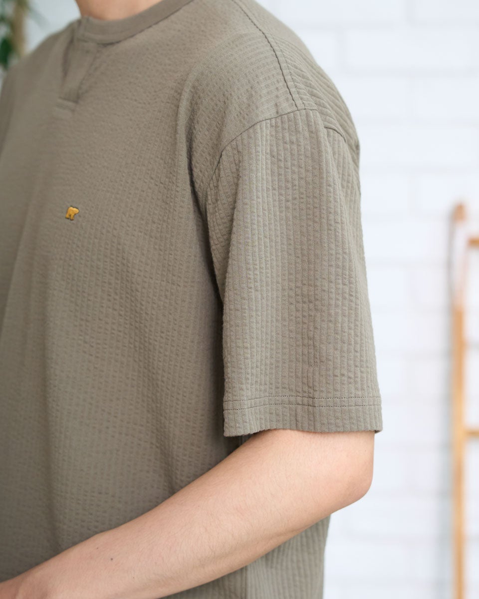 used☆ゴールデンベア×バックドロップ☆スタジャン☆S☆緑×袖革ベージュ Golden BearサッカーTシャツ | ゴールデンベアストア