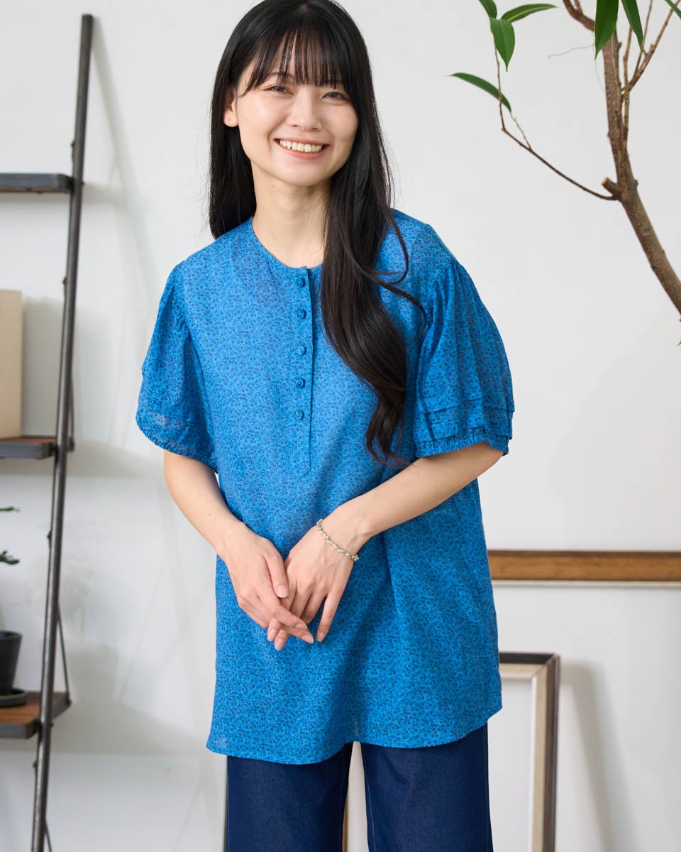 大きいサイズLL　ゴールデンベア花柄水色七分袖チュニックブラウス Golden Bear小花プリントブラウス | ゴールデンベアストア